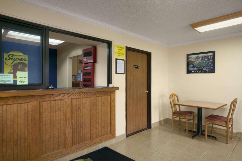 Super 8 by Wyndham Saginaw
